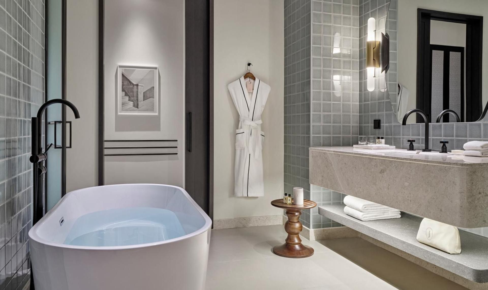 Hill Suite Garden View Twin