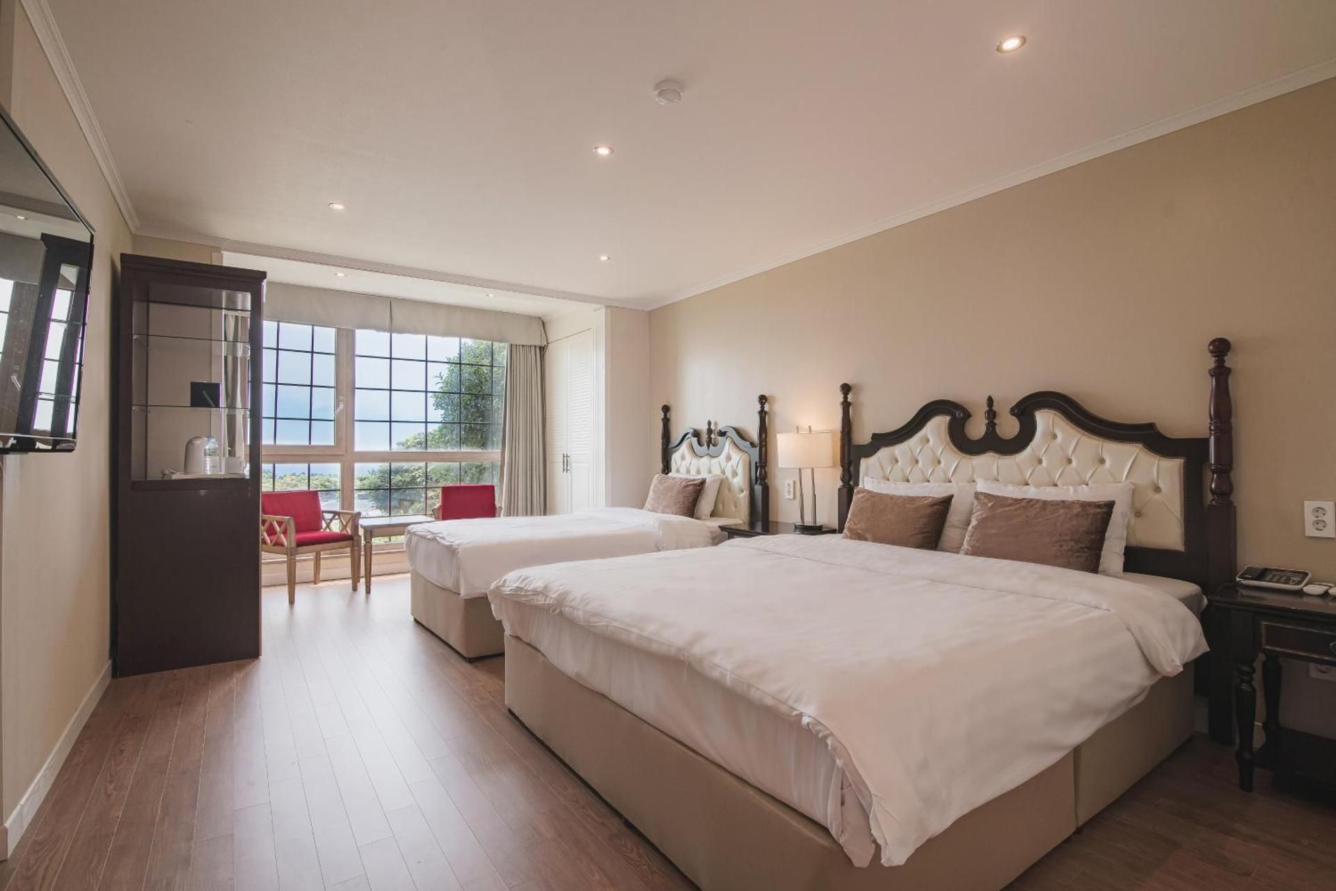 Family Twin Room with Sea View - No Cleaning Service