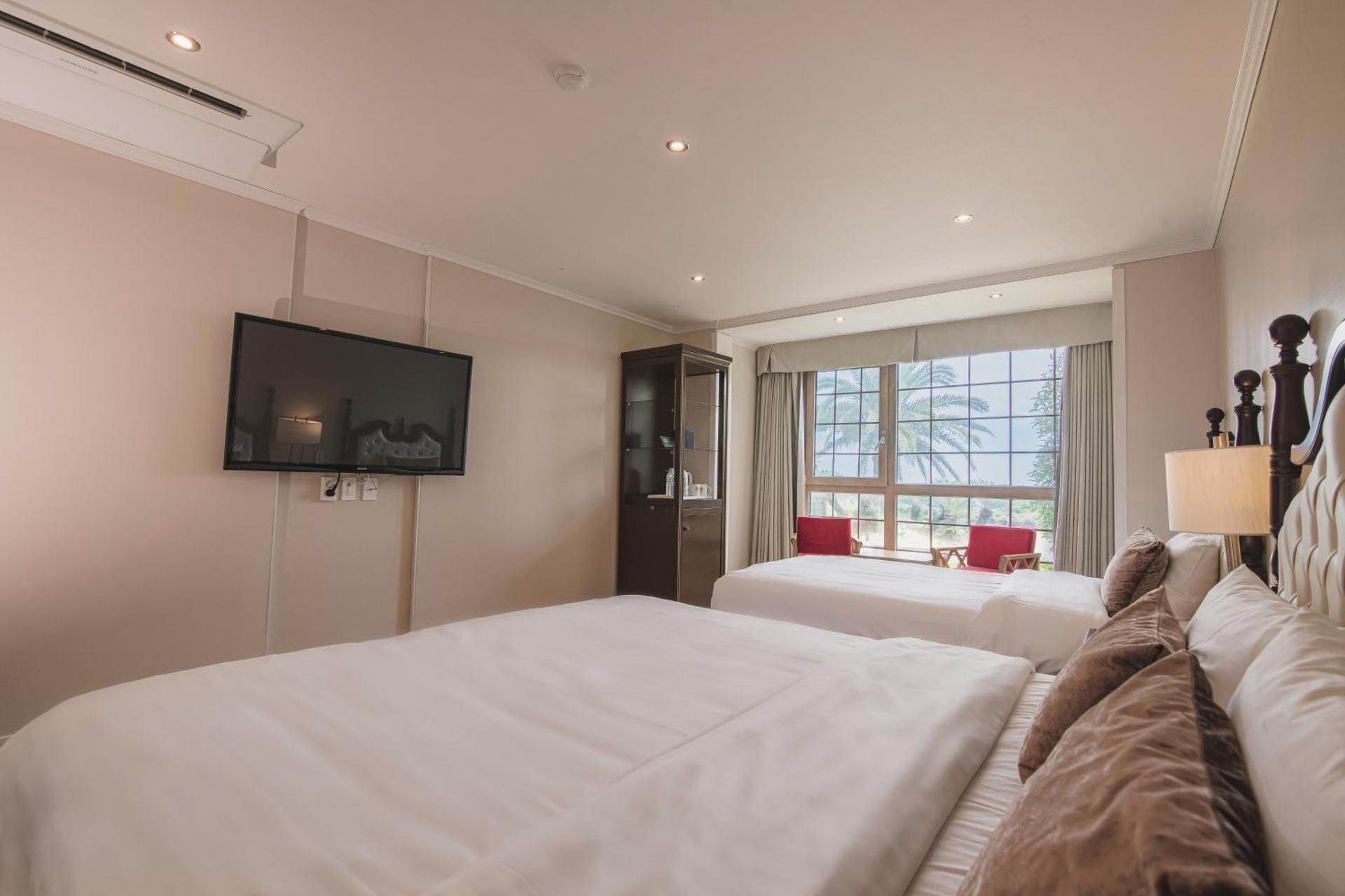 Family Twin Room with Sea View - No Cleaning Service