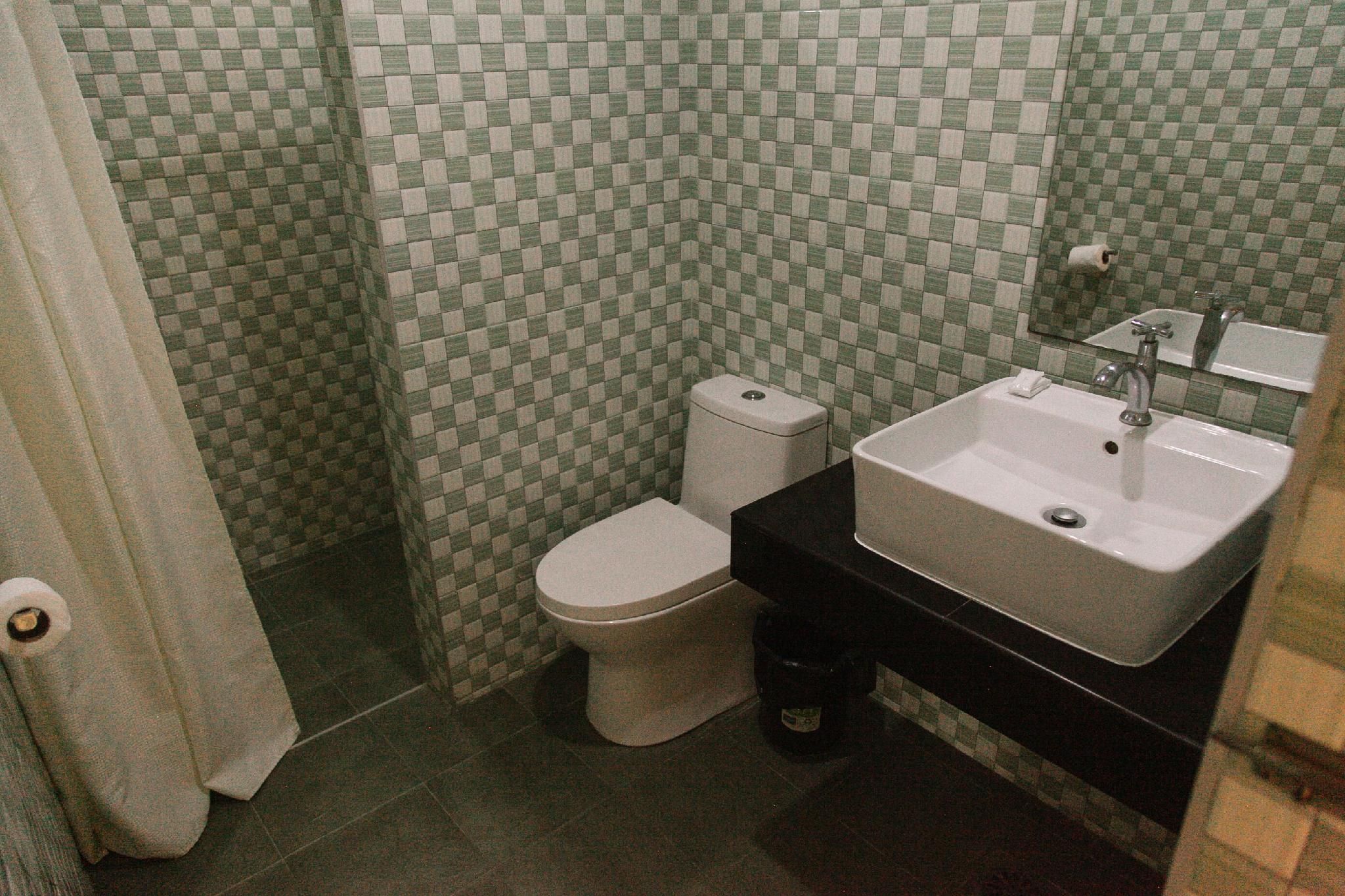 Royale House Hotel Davao powered by Cocotel Triple Room 3