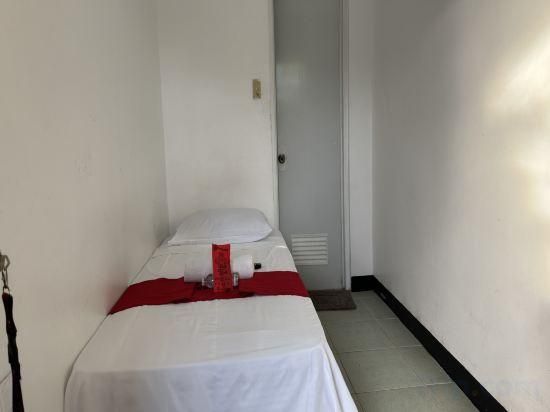 RedDoorz @ PVC Pension Haus Single Room