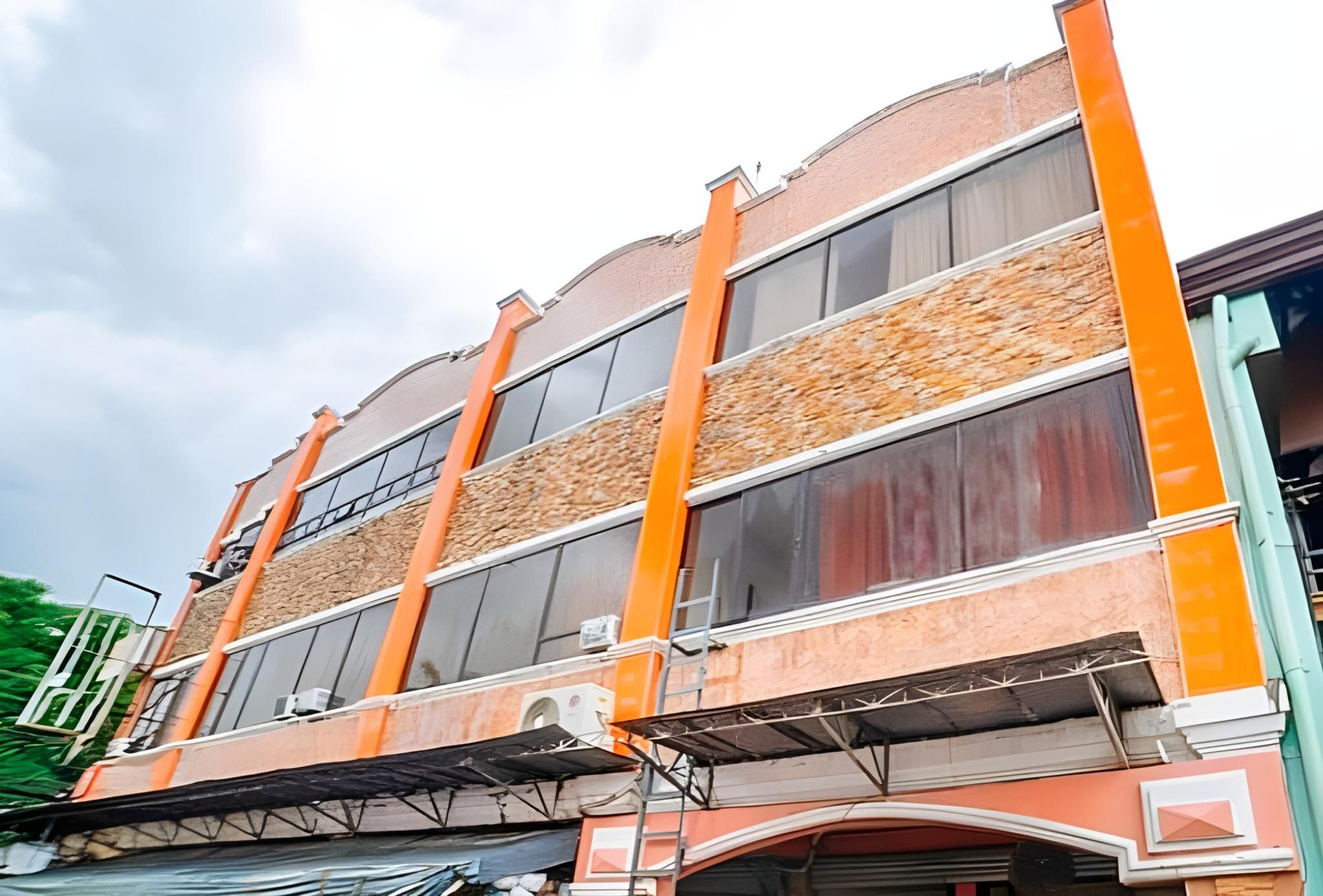 RedDoorz @ PVC Pension Haus