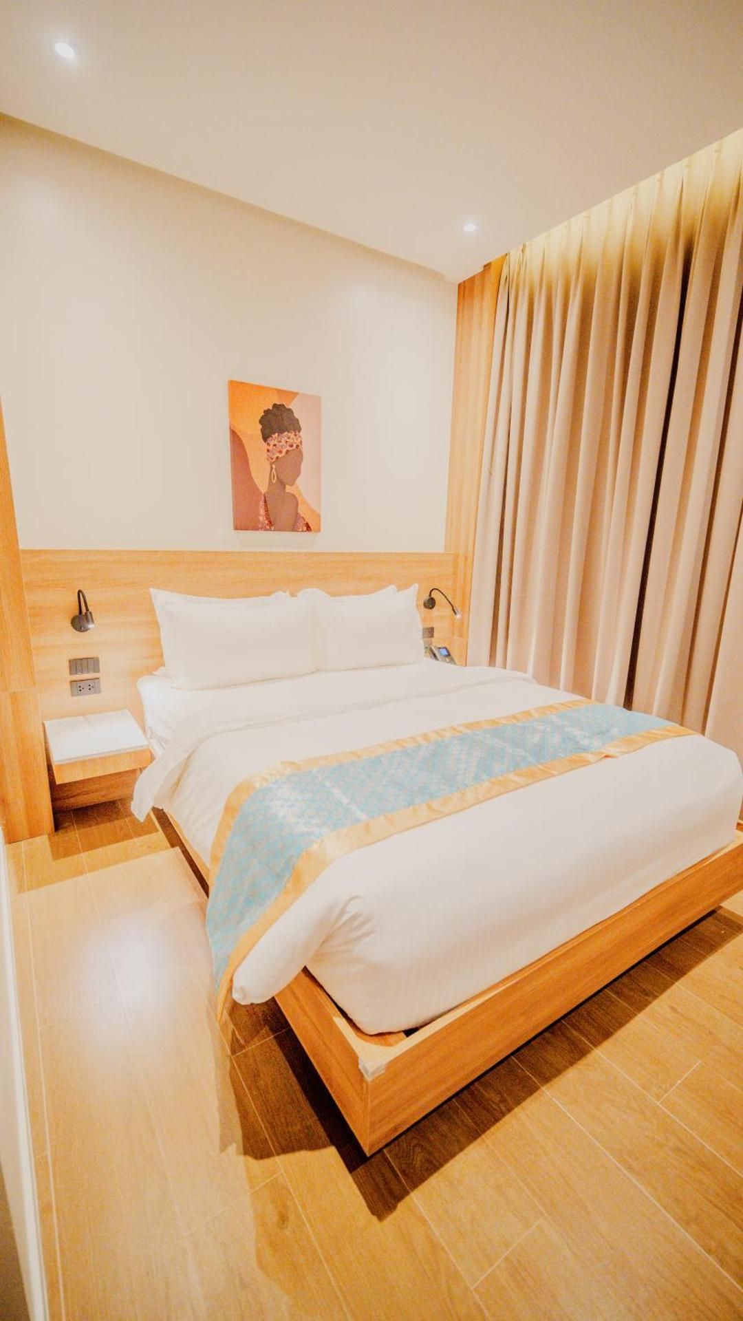 Grand Palm Villas & Hotel Deluxe Queen 2