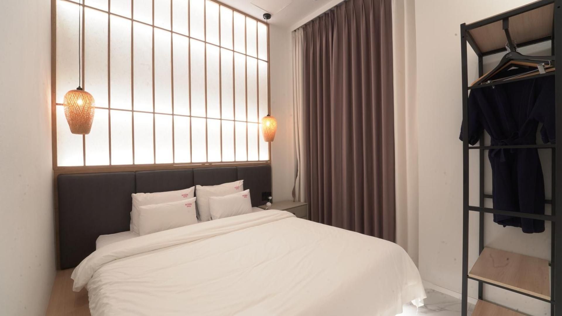 Almond Kids Poolvilla Nampo City Pool White_2Bed and 1Bath with Karaoke