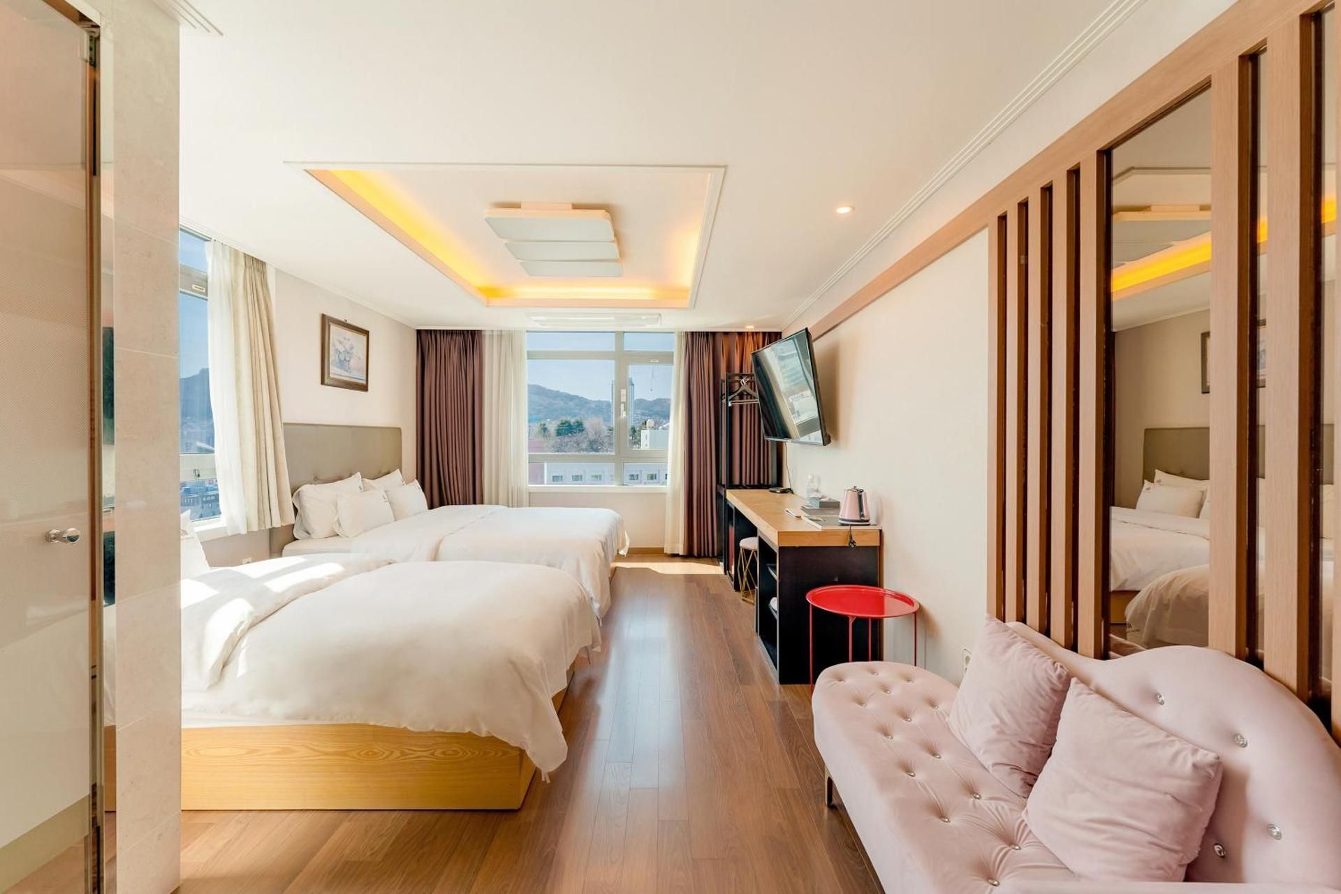 Deluxe Family Twin Room City View