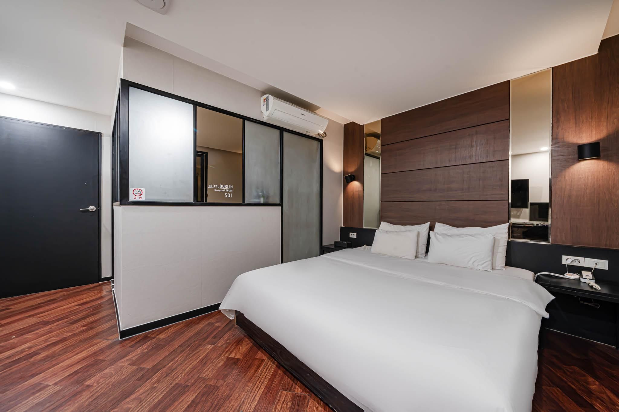 Deluxe (consecutive nights available, save on expensive parking fees in downtown Seomyeon) (Free pa