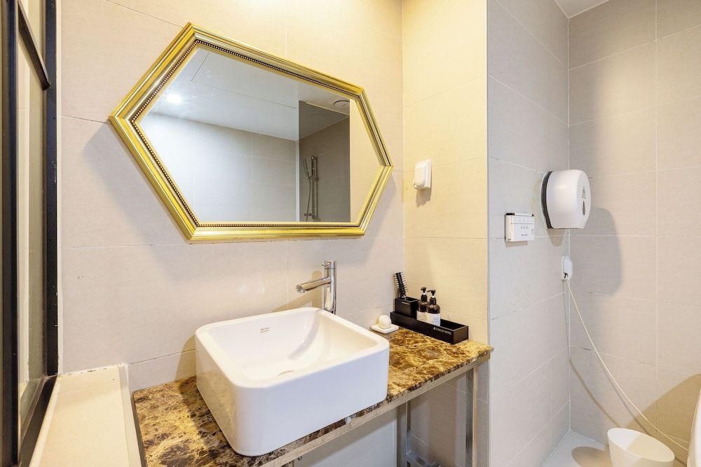 Dublin Hotel Standard Double Room 4