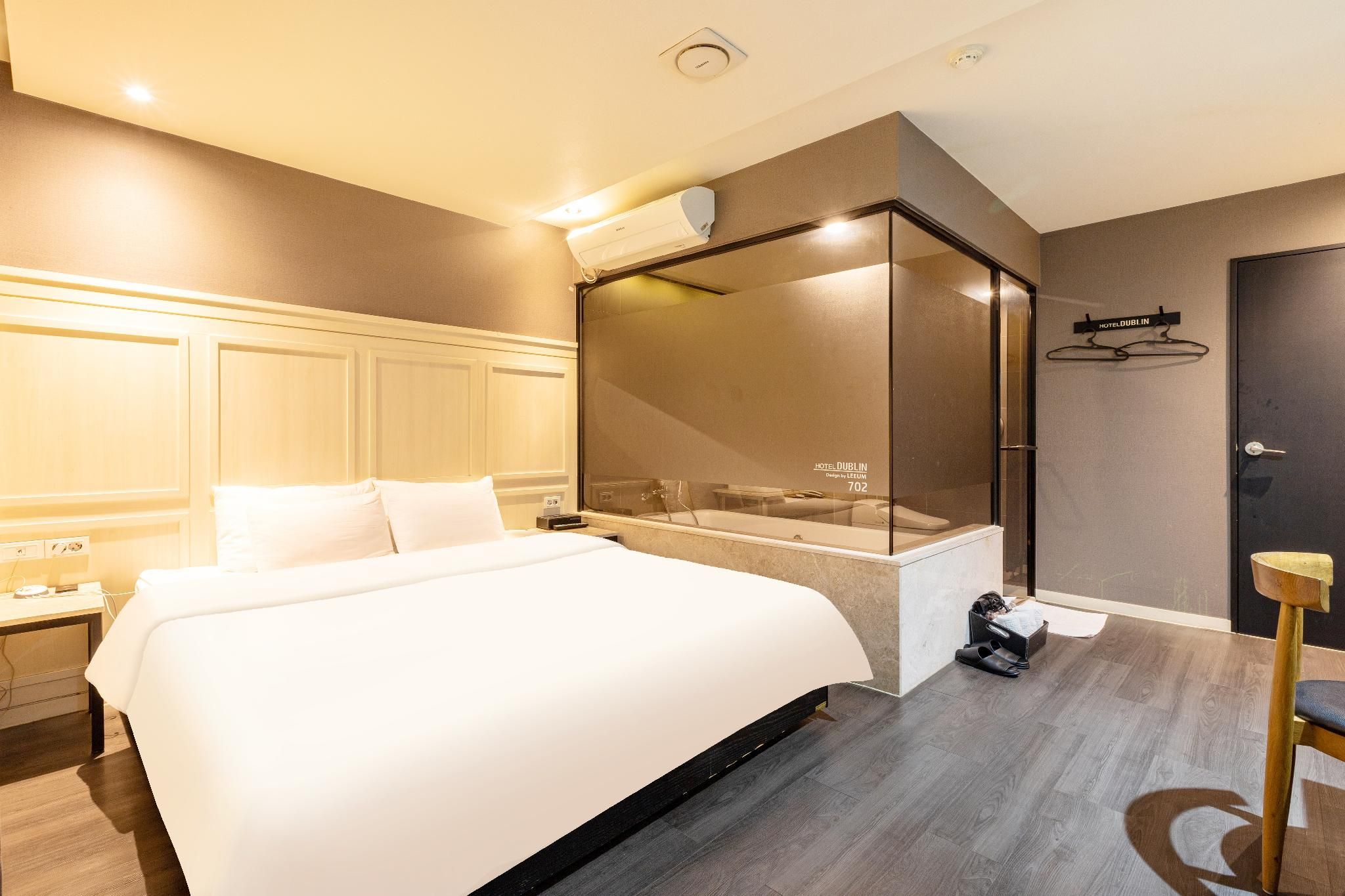 Gaming - 2 PCs (consecutive nights possible, save on expensive parking fees in downtown Seomyeon) (