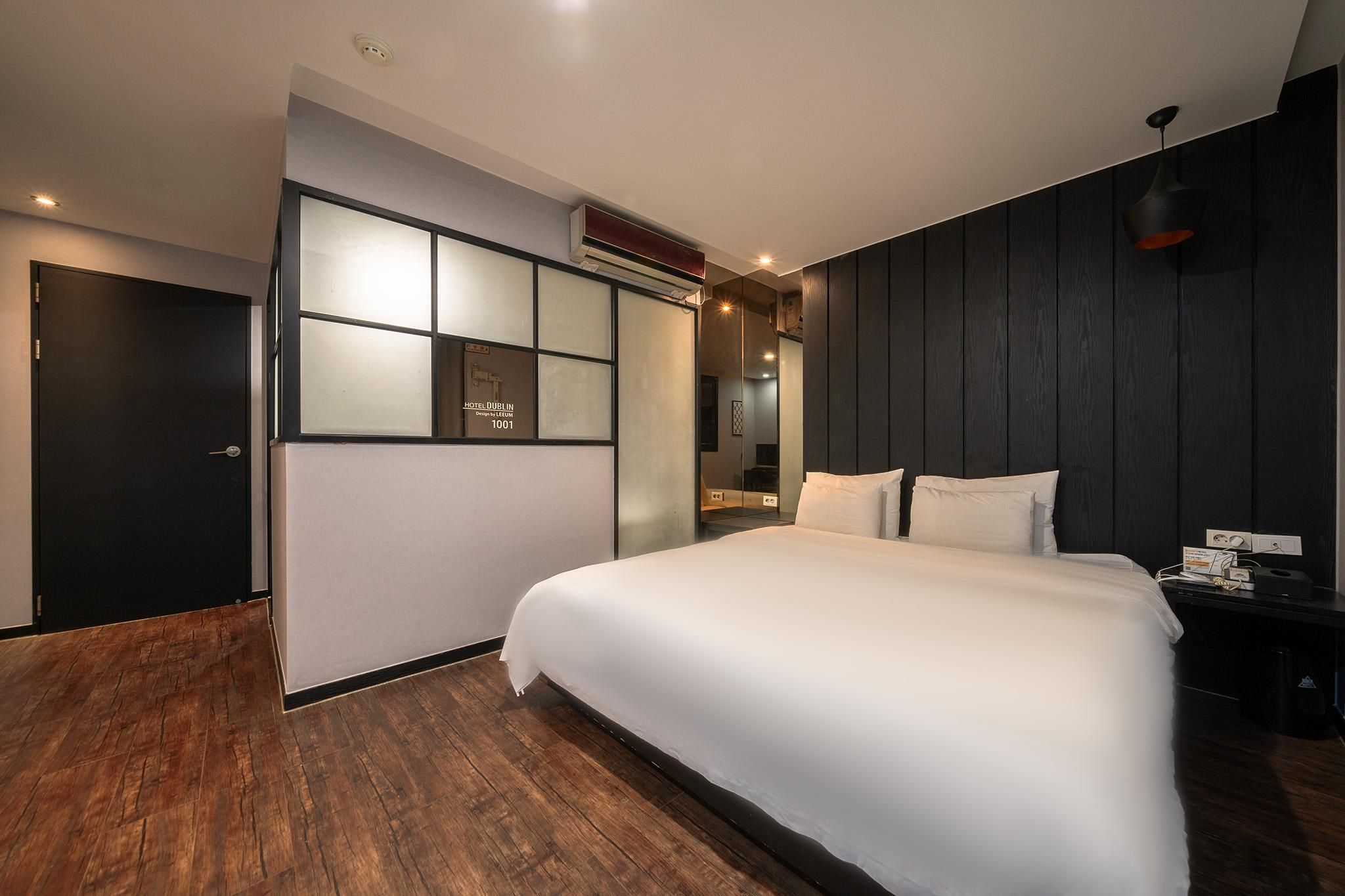 Deluxe (consecutive nights available, save on expensive parking fees in downtown Seomyeon) (Free pa