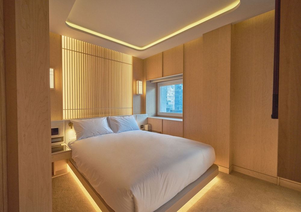 UH Continental CenterPoint Deluxe Triple Spa Room 4