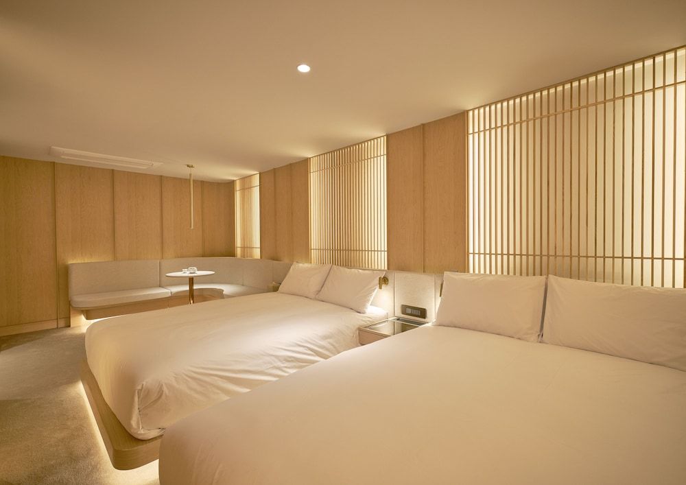 UH Continental CenterPoint Family Spa Suite 4