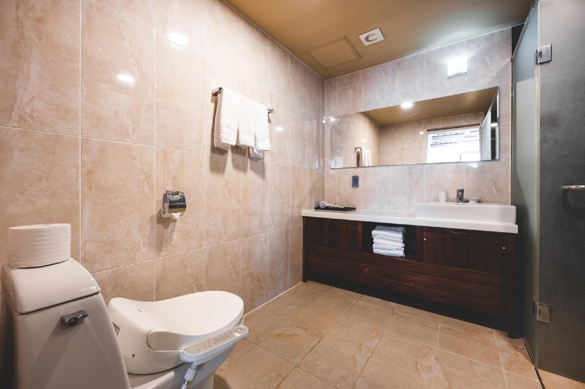 Deluxe Triple - Non-Smoking