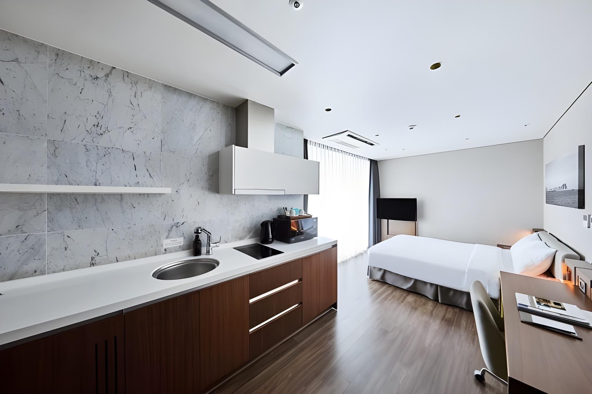 Random assignment at check-in (Studio Deluxe Double or Studio Deluxe Twin)