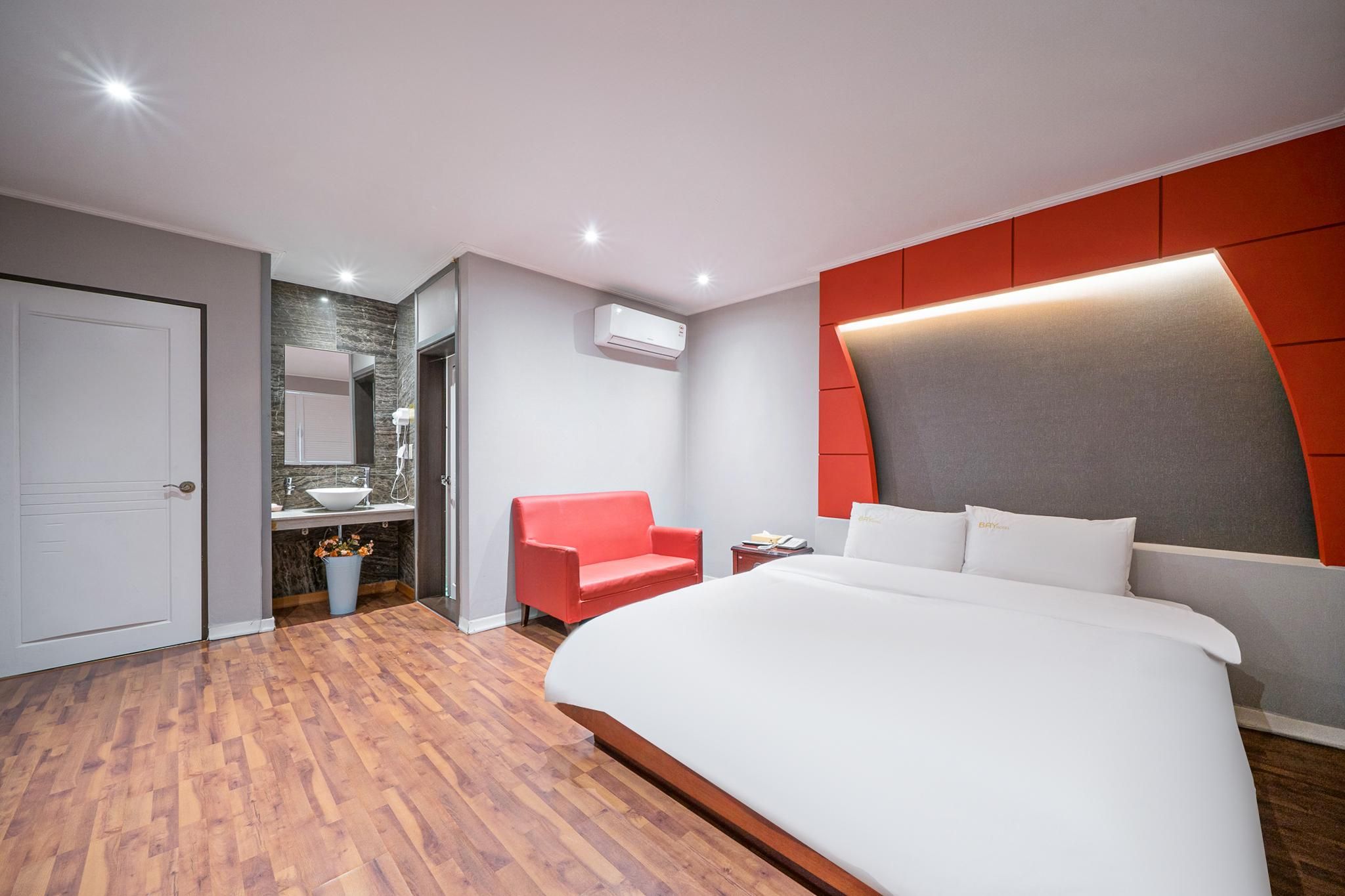 Bay Hotel Deluxe - 6PM Check-In