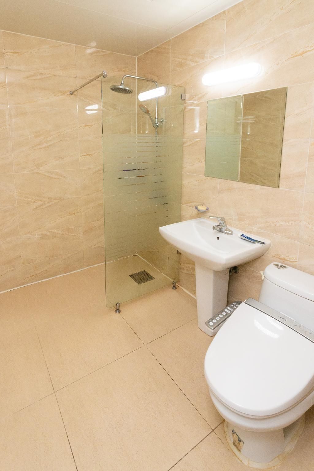 Family with Private Bathroom (5 Guests)