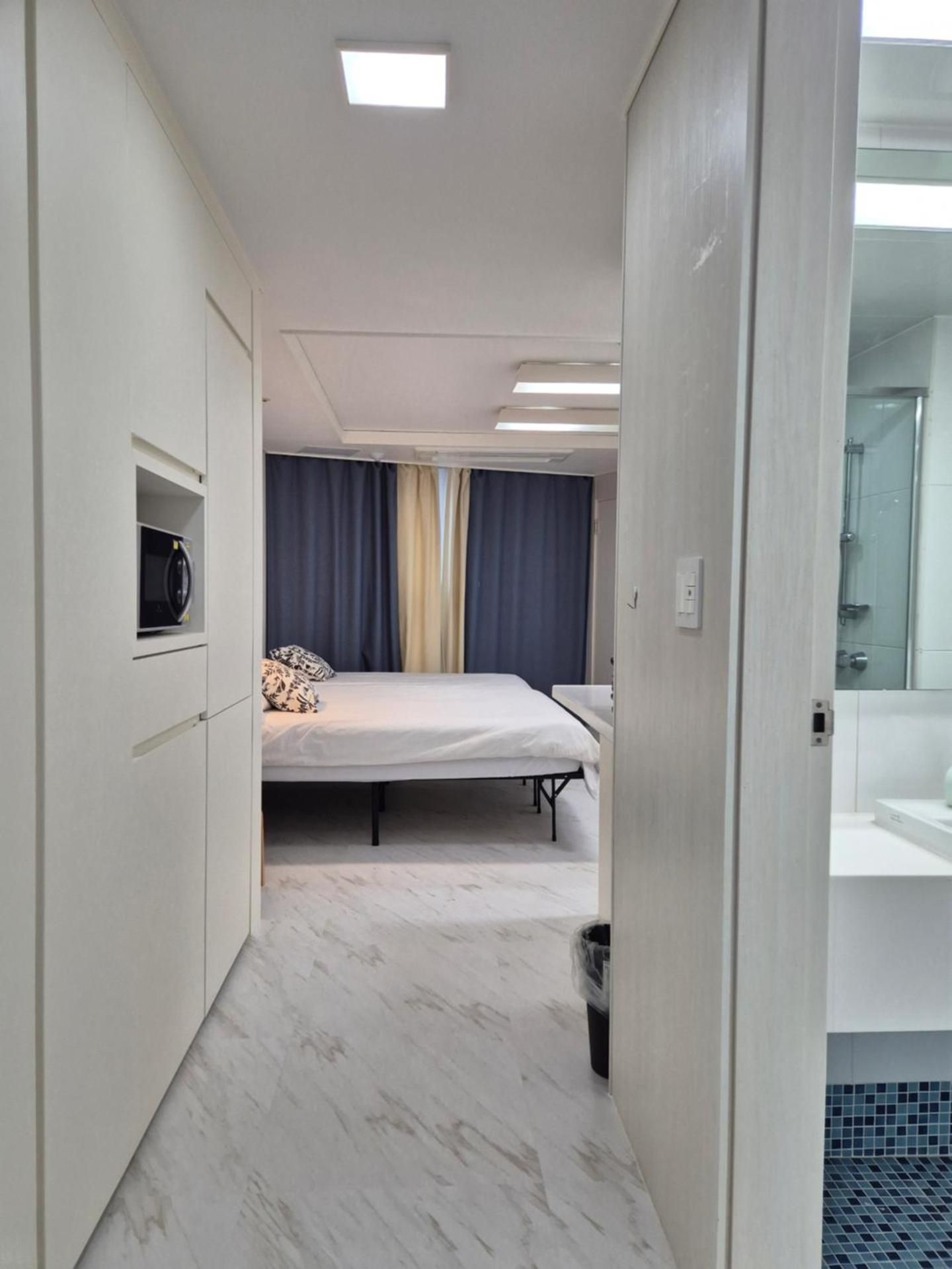 Hotel Irua Haeundae Superior Twin Room with City View 2