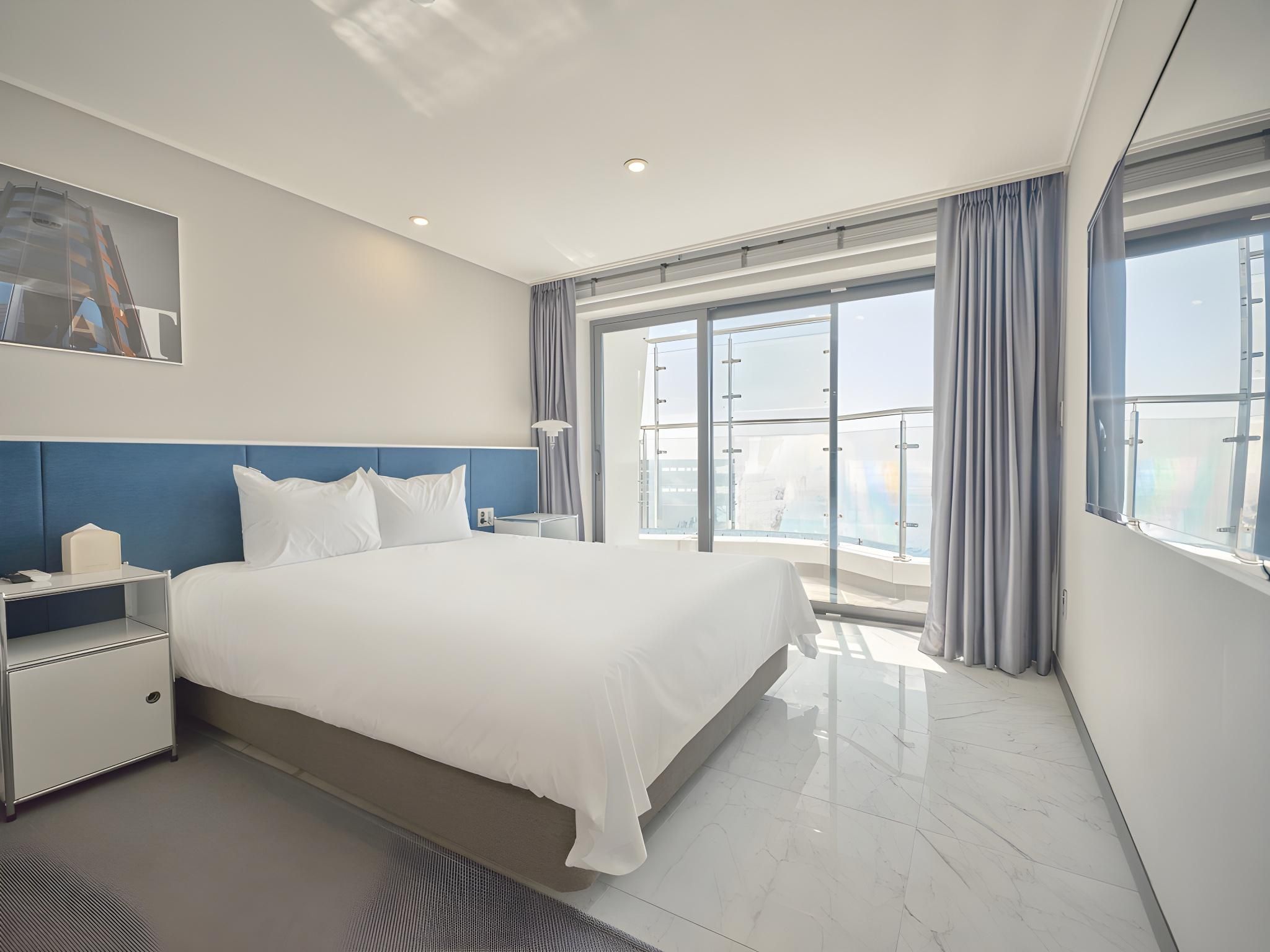 Superior Double Half Ocean View Room - No Parking Included