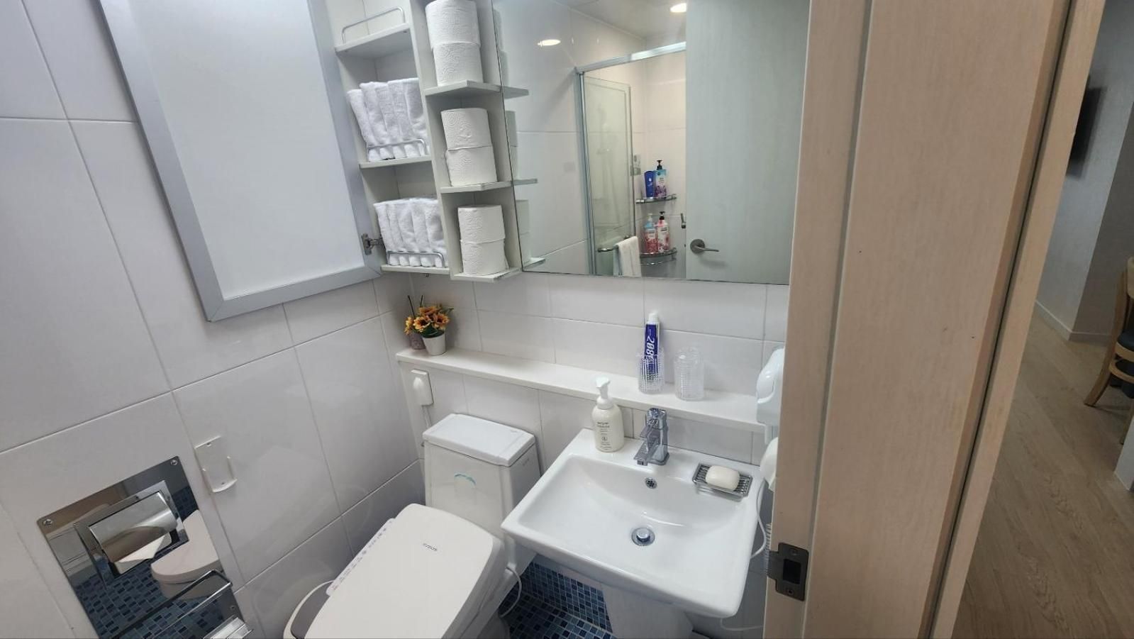 Haeundae Bada Stay Deluxe Twin Room 3