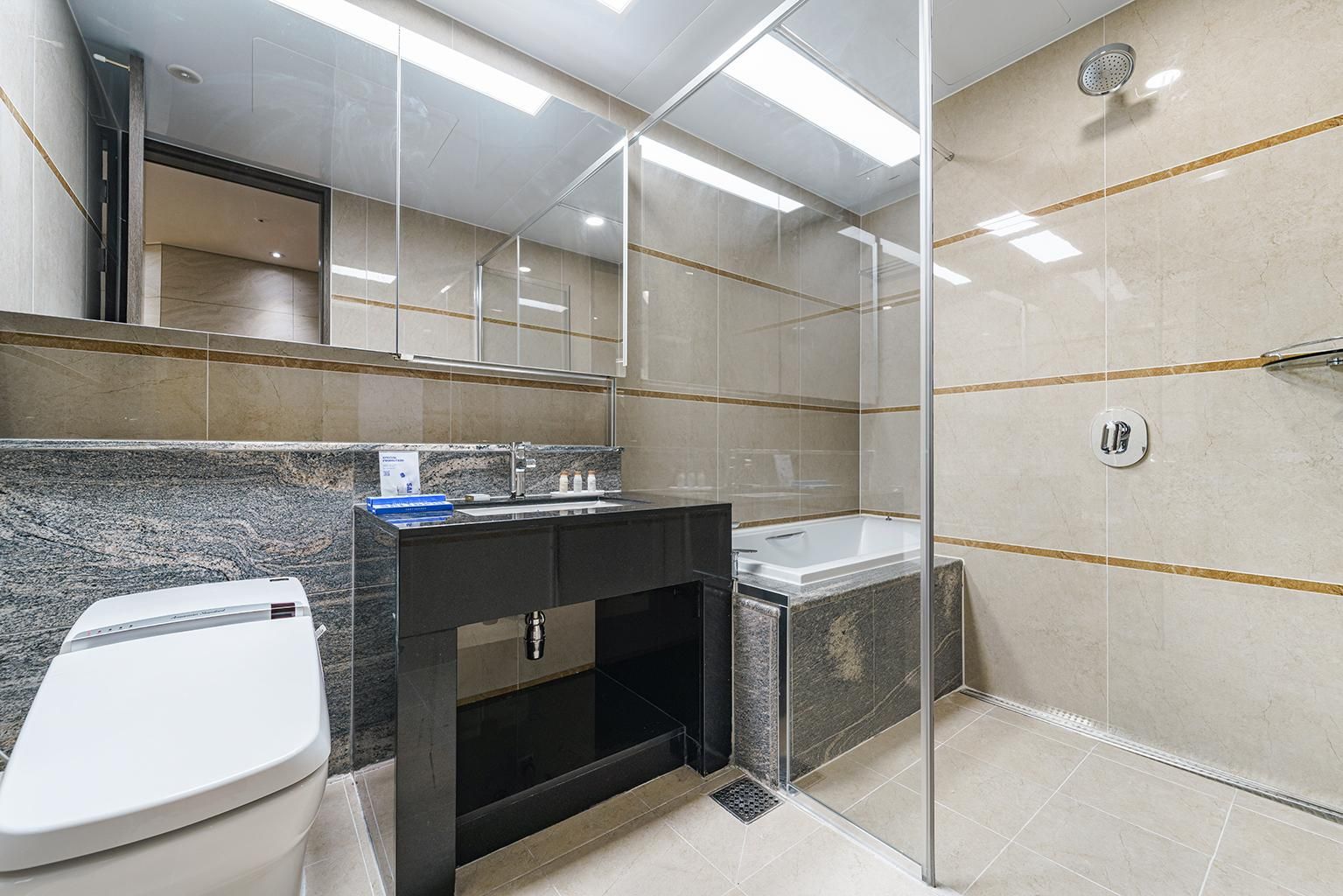 Le collective Busan station Family Three Room G Harbor