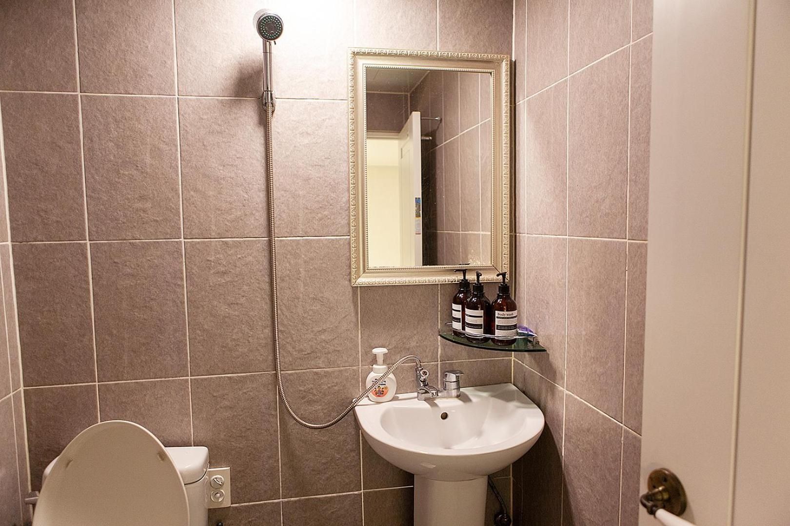 Twin Room A - Non-Smoking