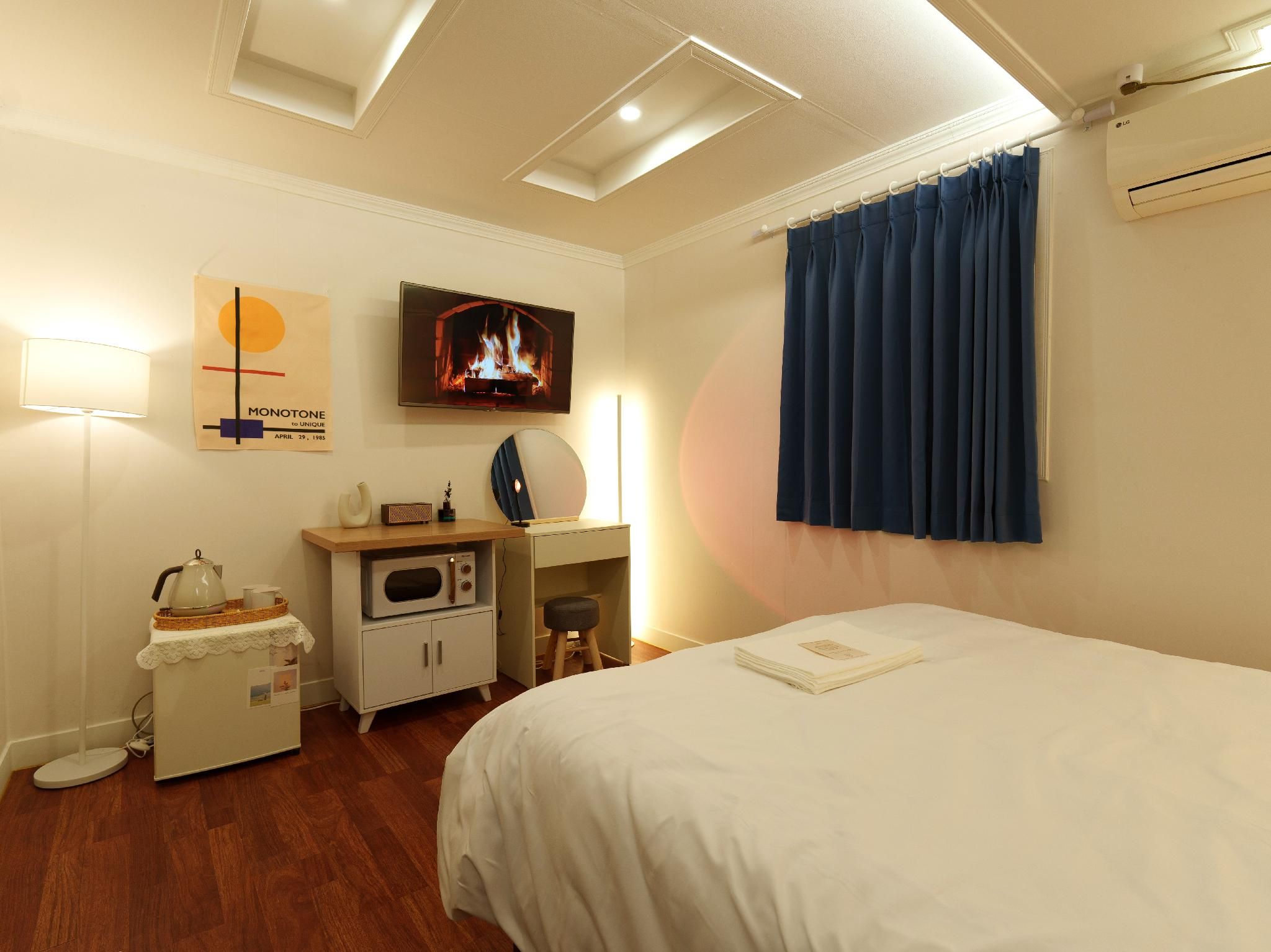 Busan N.Stay Hotel Deluxe Double Room B