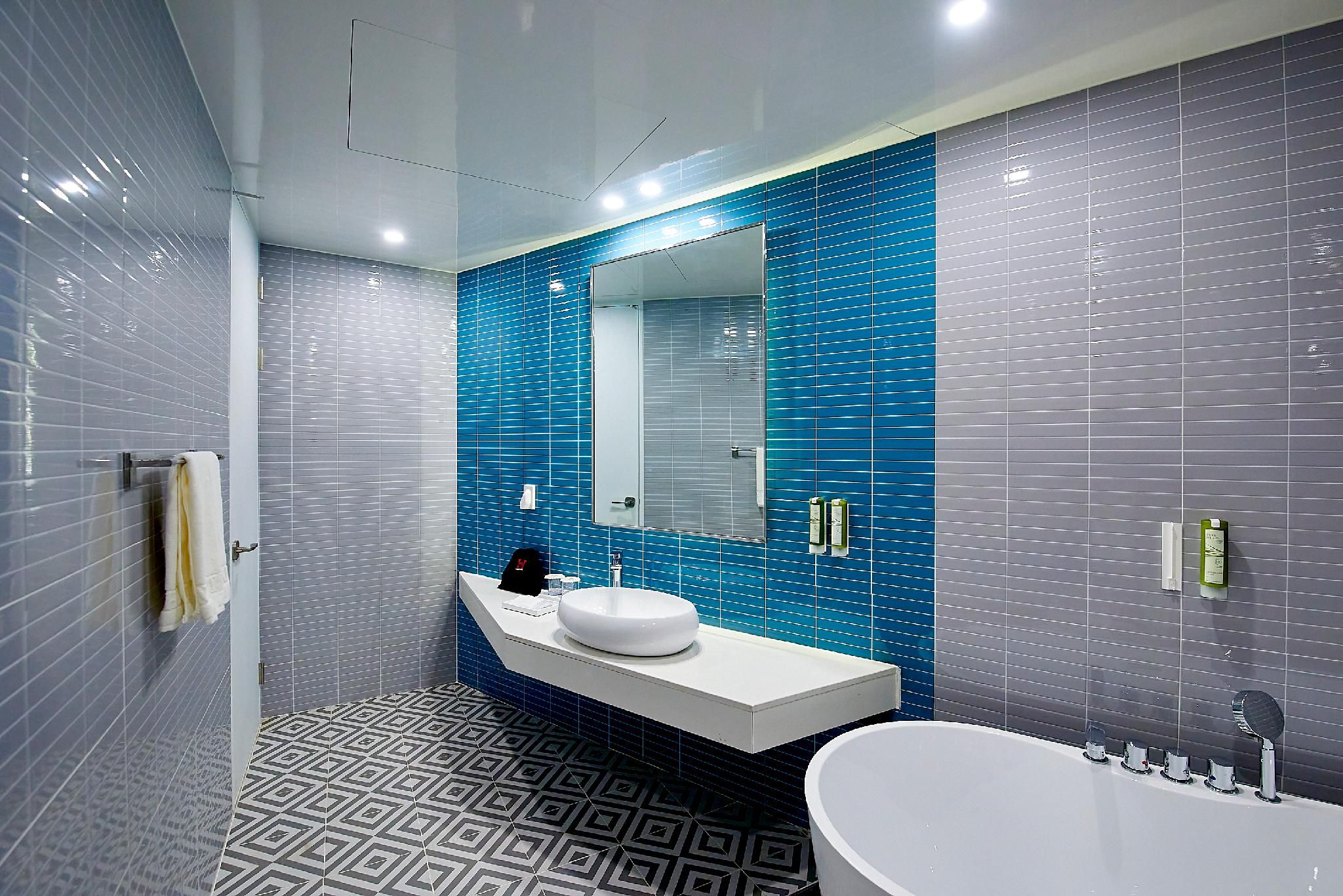 Superior Double Room with Bathtub