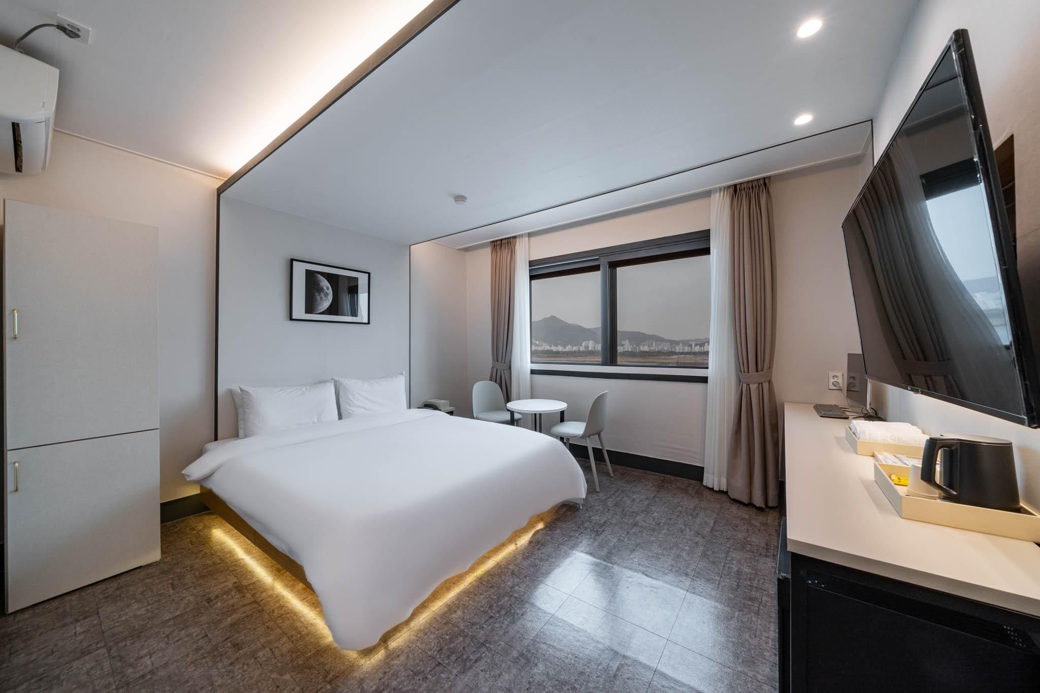 14432d6f404bf80ec24a12bf09c564a0