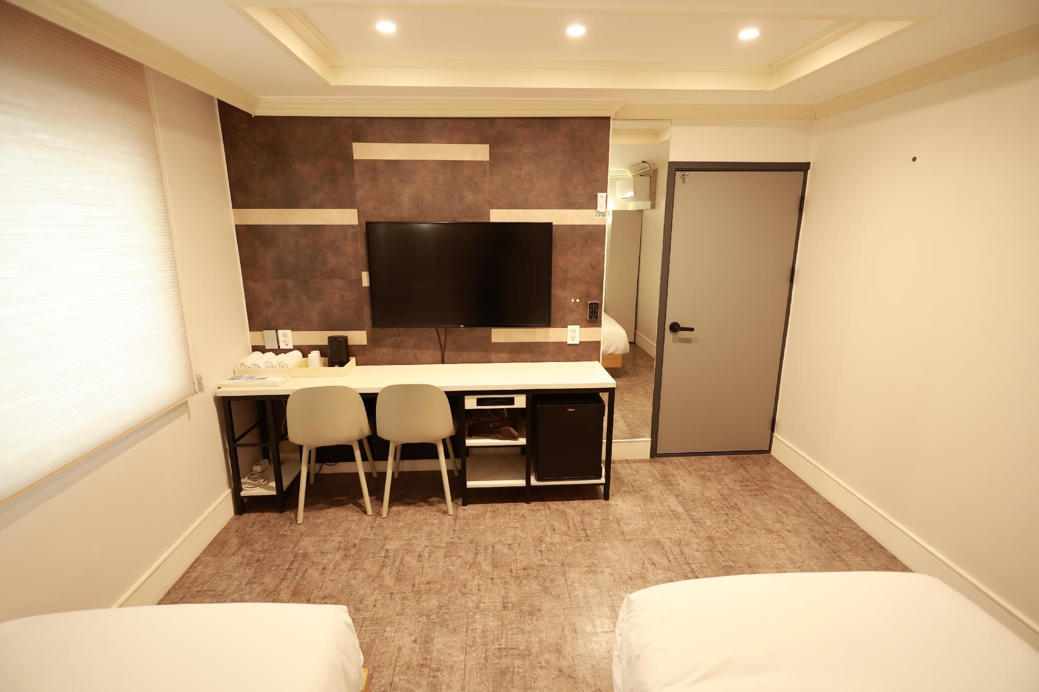 Twin Room - Non-Smoking