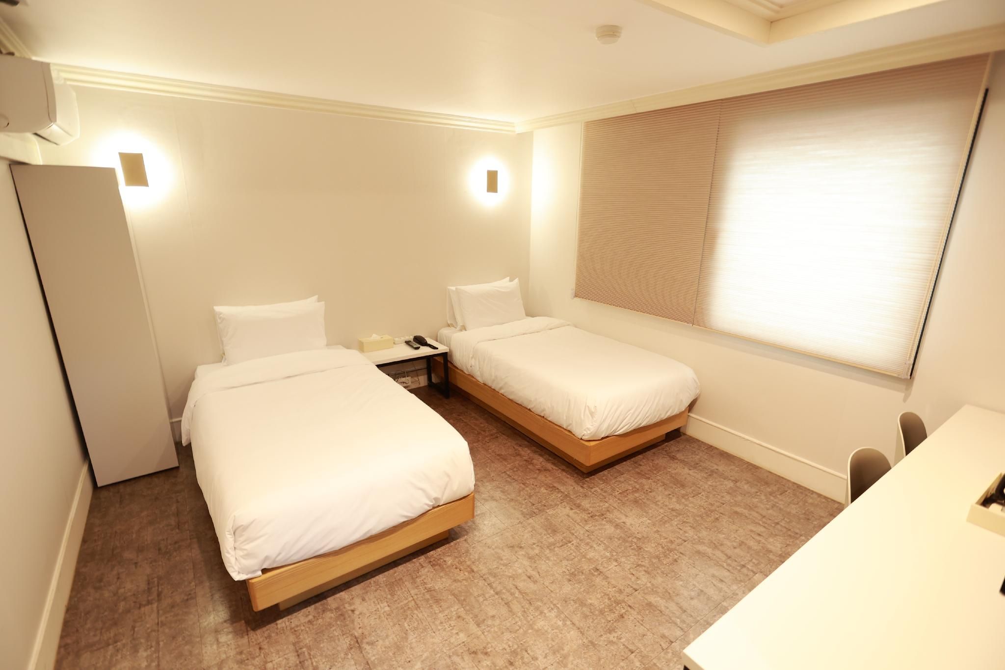 Twin Room - Non-Smoking