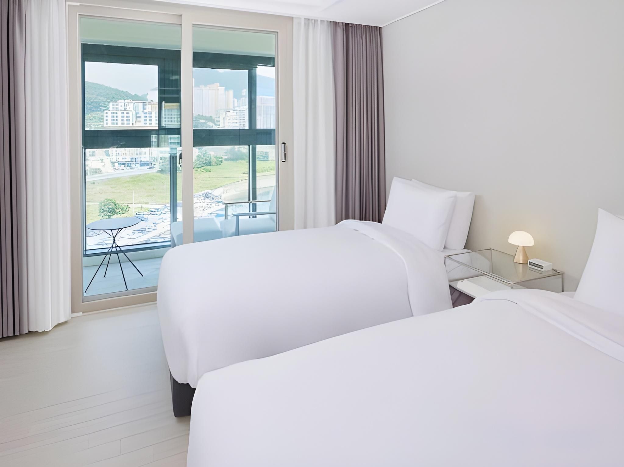 Cabin-A City Harbor Twin