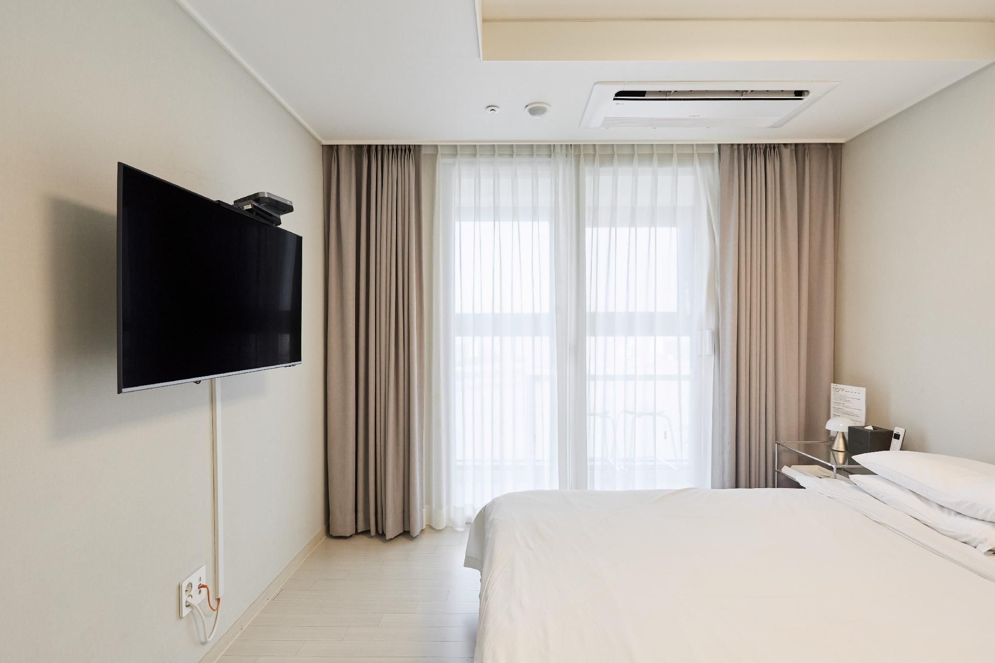 Cabin-A City Harbor Double