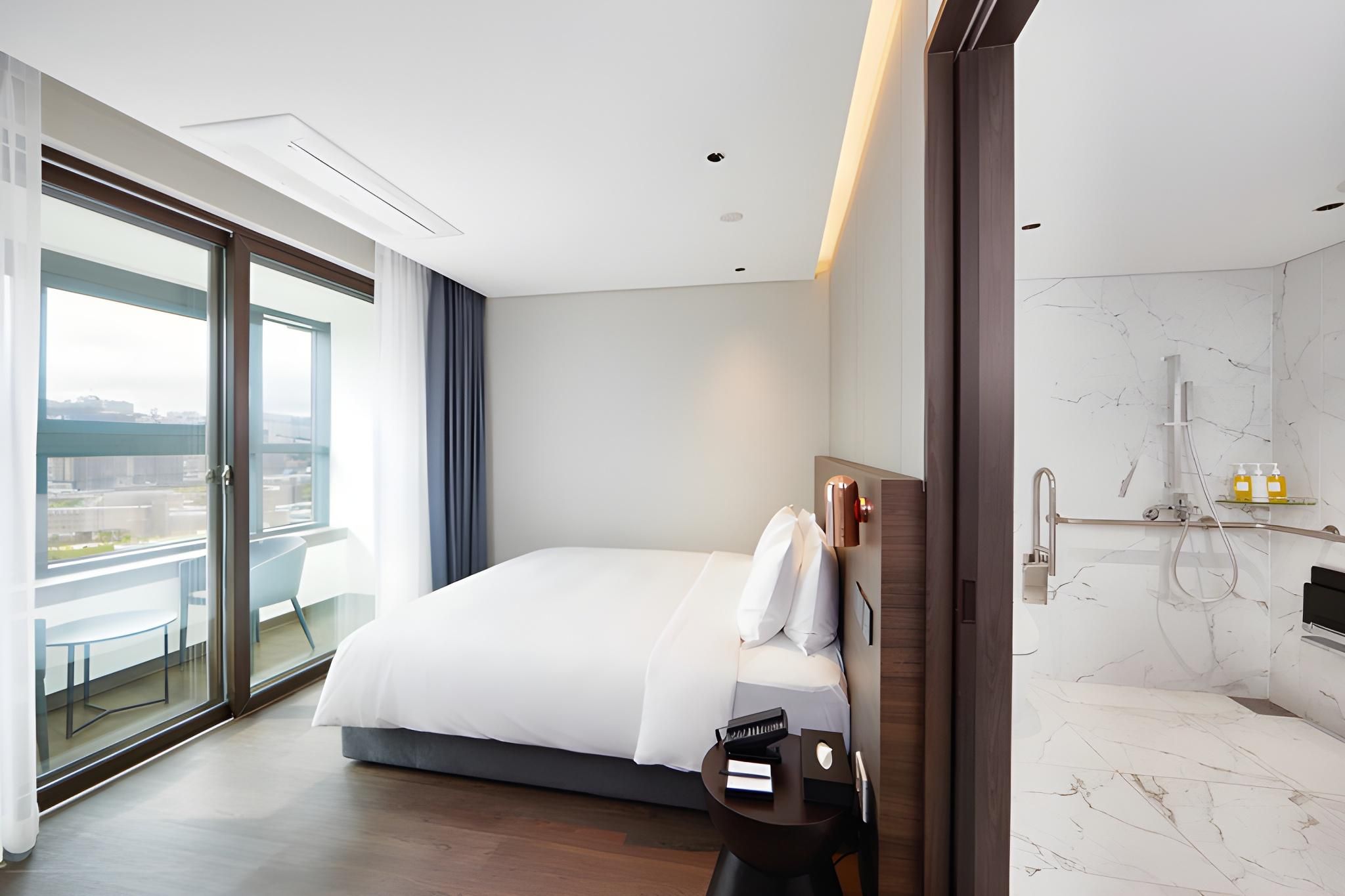 Premier King Accessible (Room Only)