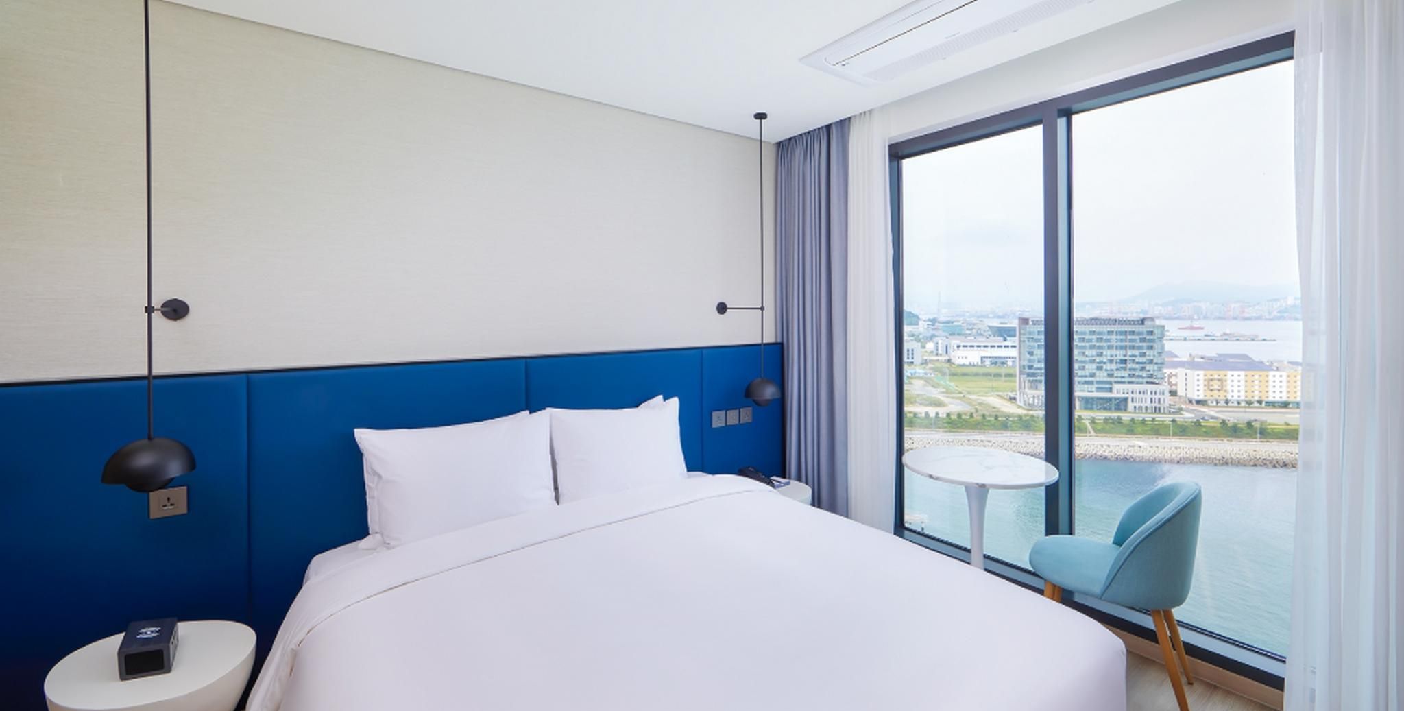 Deluxe King Ocean View