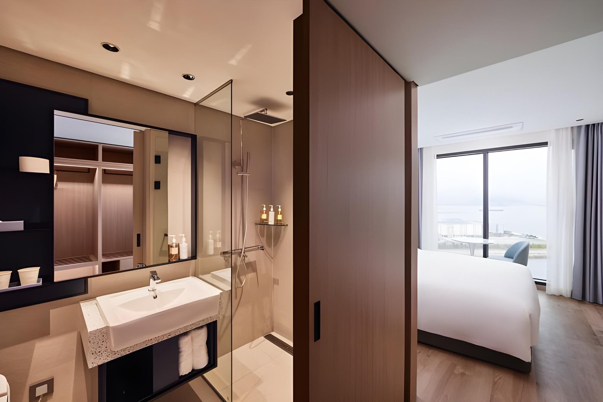 Deluxe King Ocean View