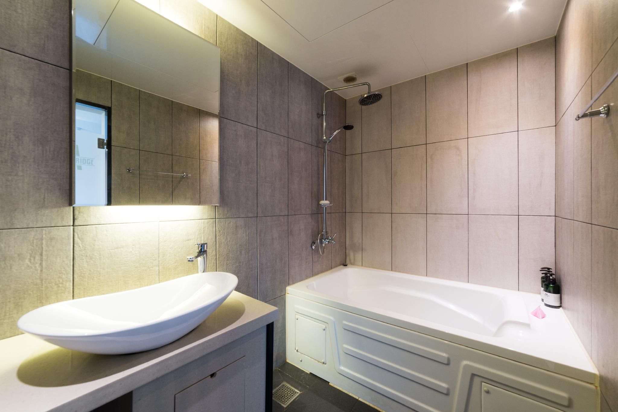 Hotel Bridge Deluxe Room 3