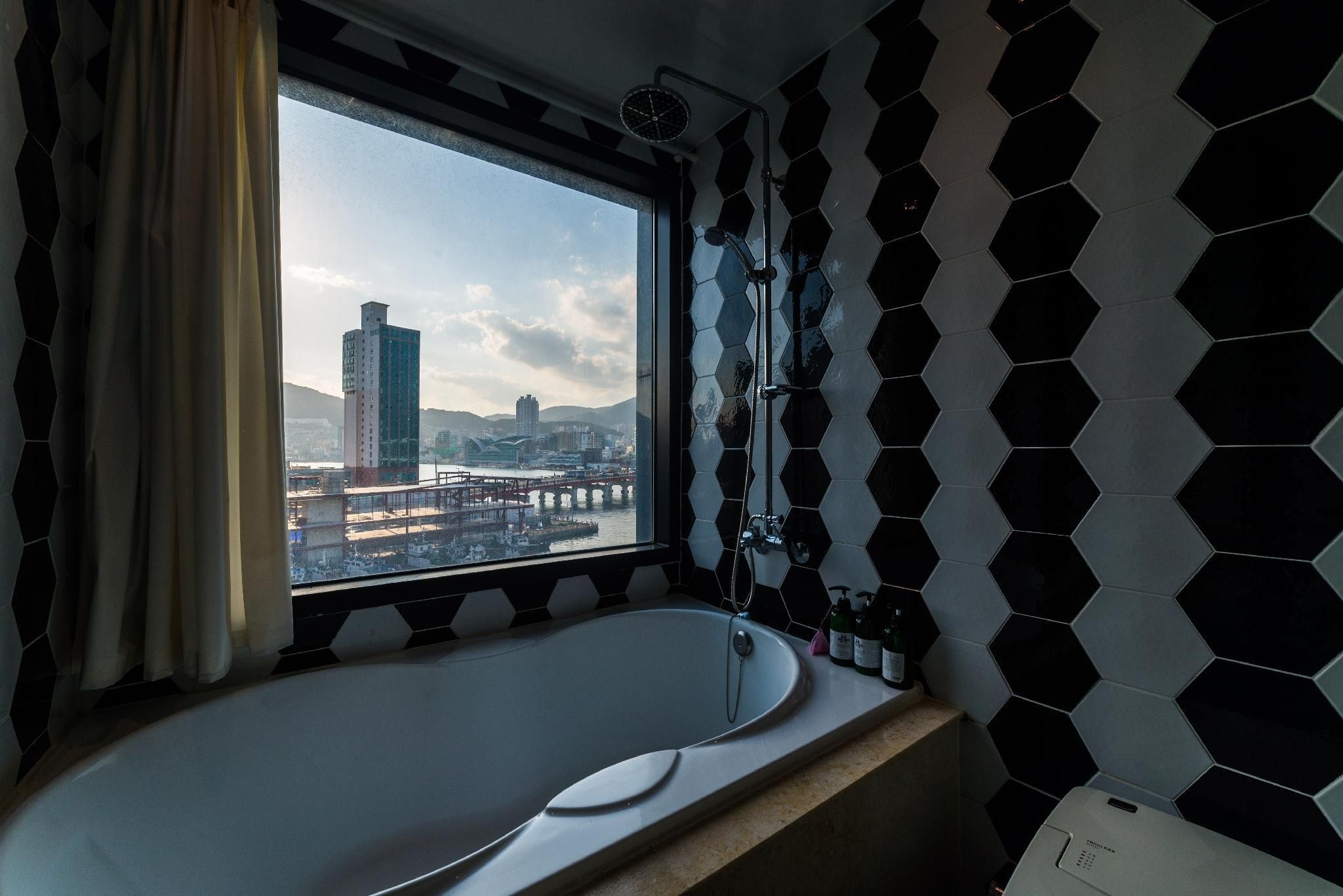 VIP Ocean View Suite