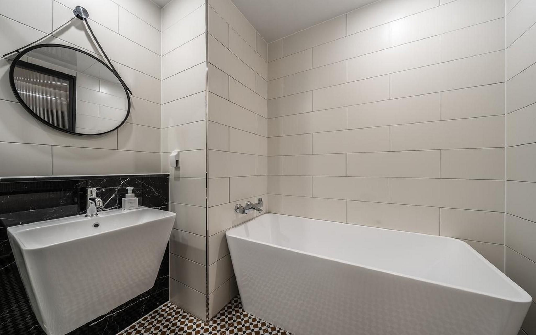 Deluxe Double Room with Bathtub