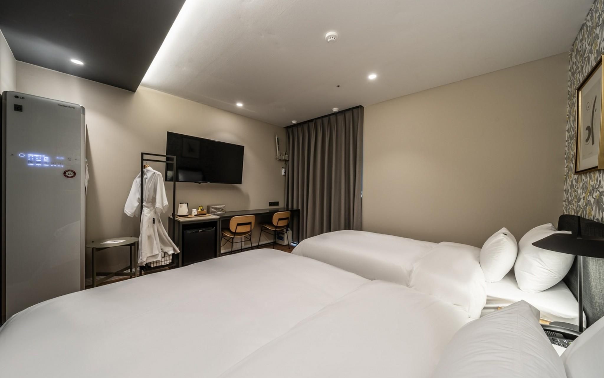 Twin Room with Bathroom