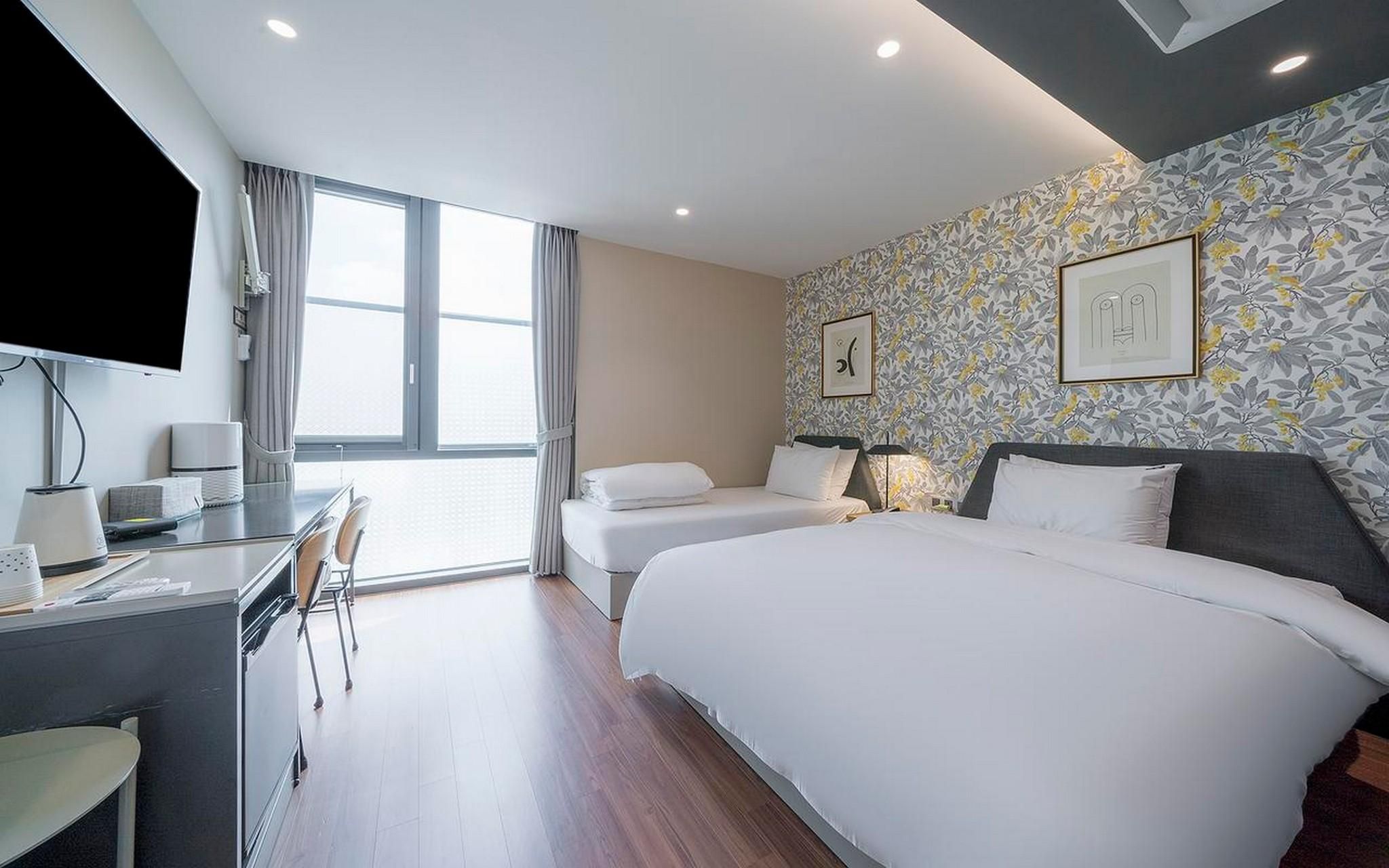 Twin Room with Bathroom