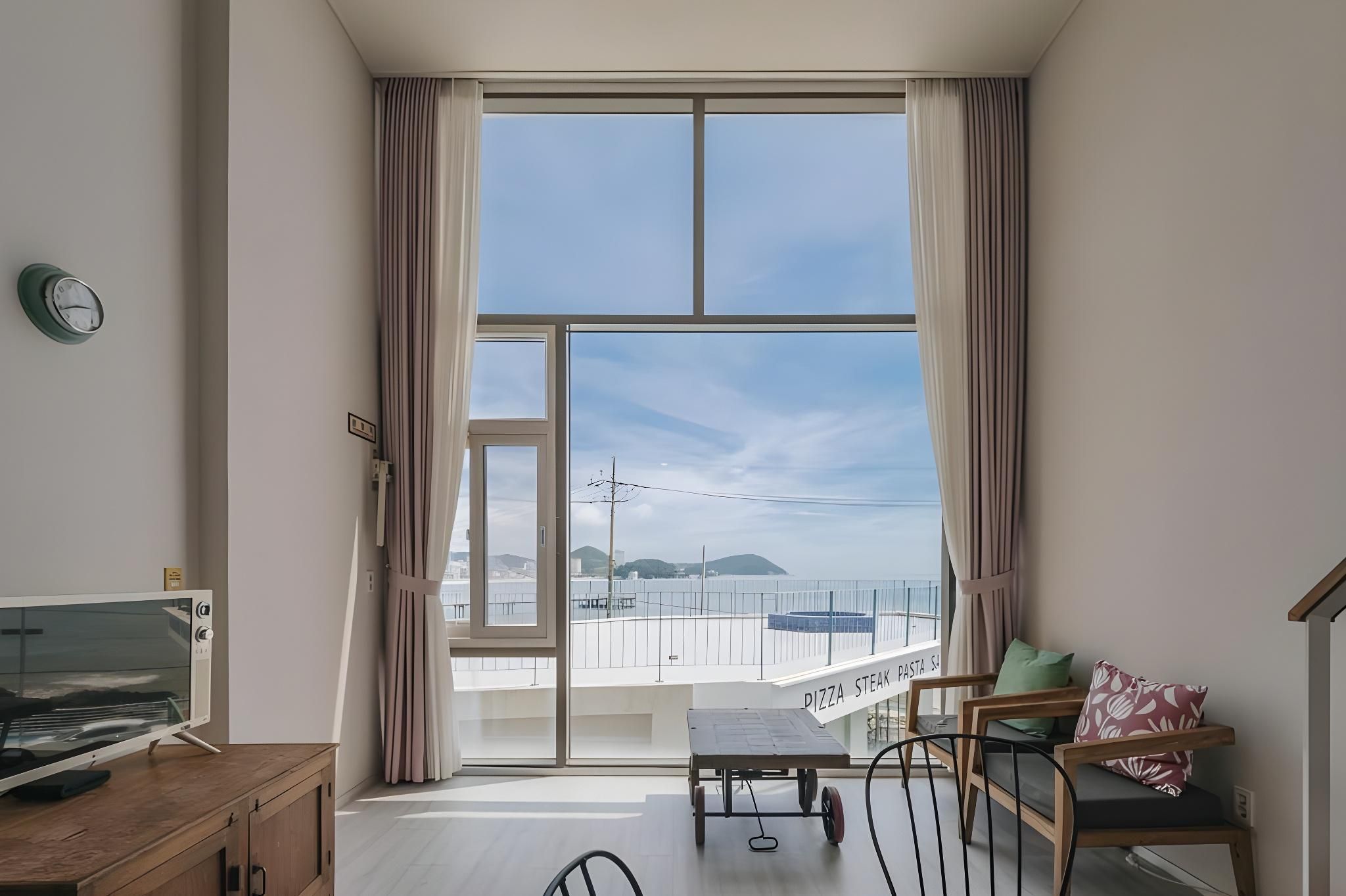 Room 302 Duplex Cinema & Ocean View