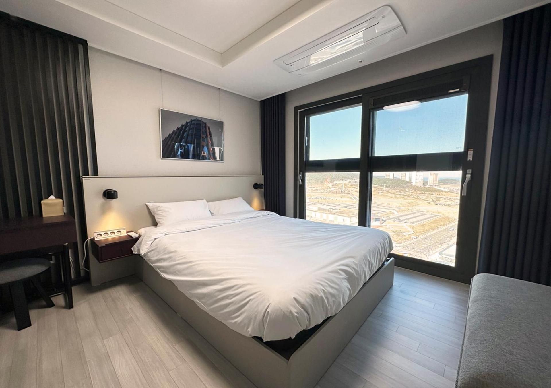 Flat Plus Suite E