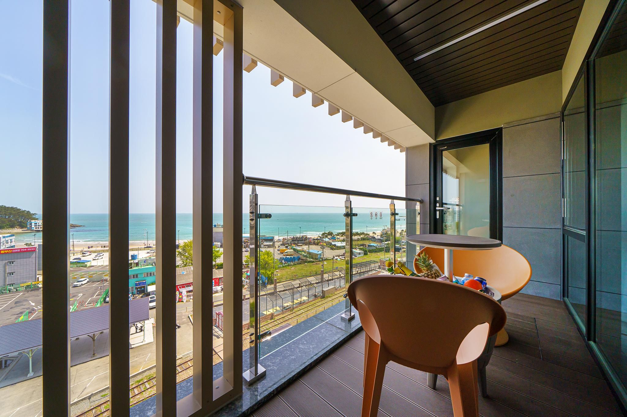 701 - Pent Ocean Pool