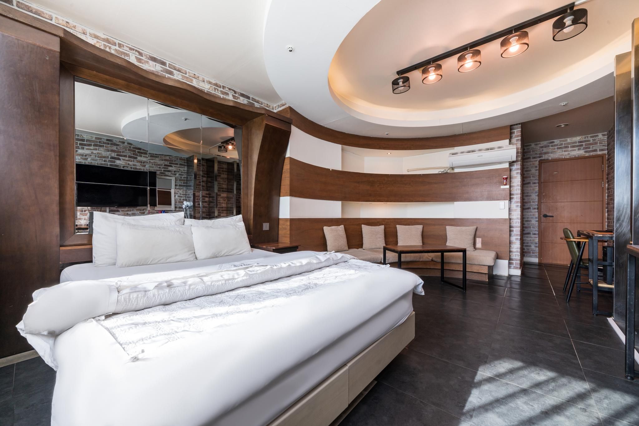 Standard (Netflix available)