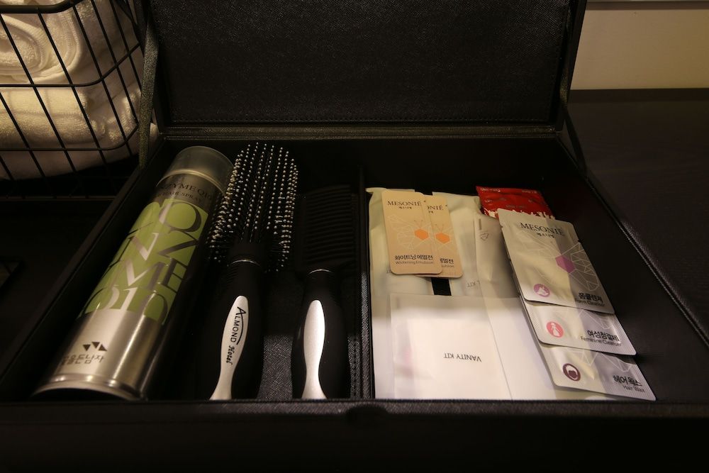 Gupo Station Almond Hotel Standard Double Room 11