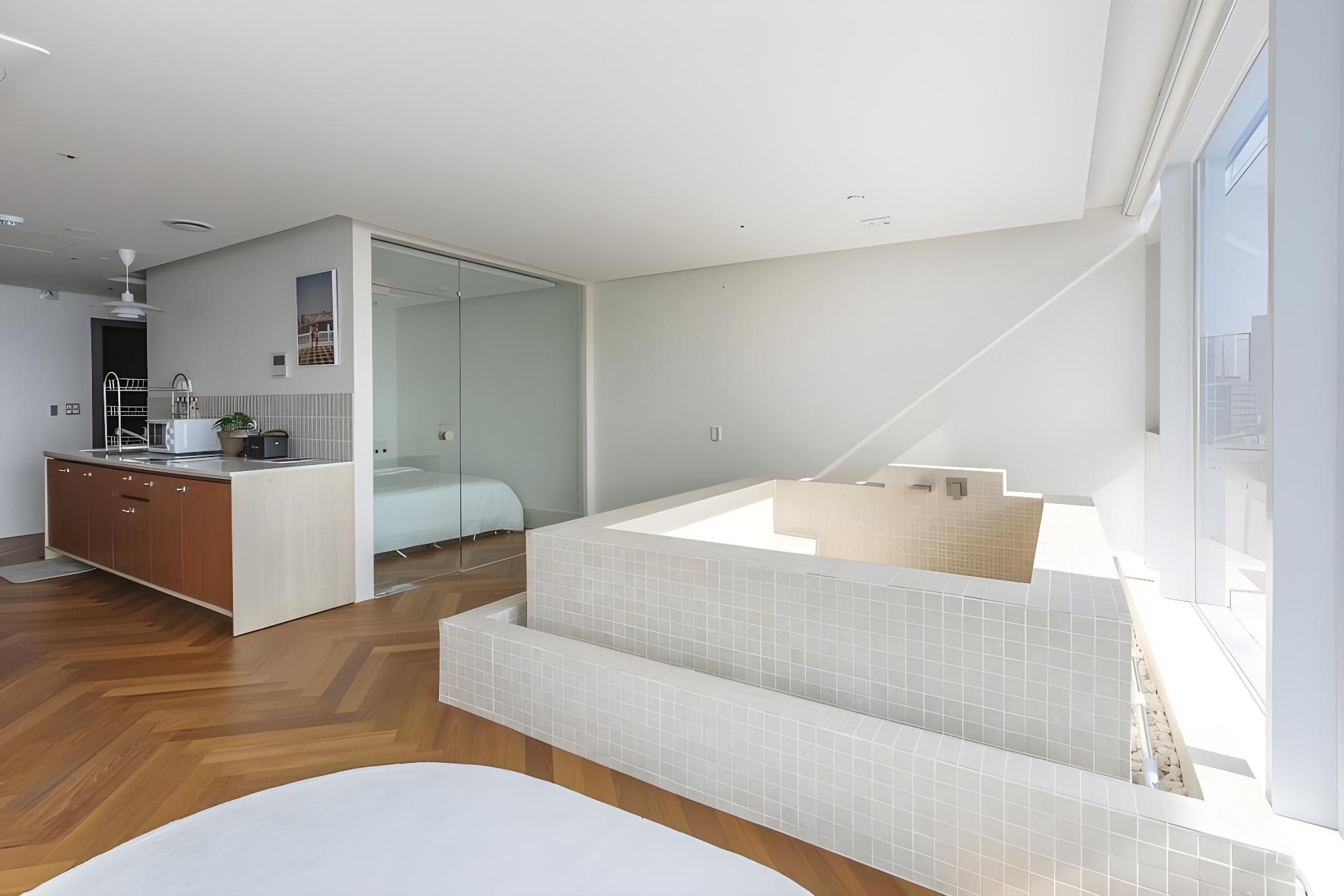 Room 703 (Ocean View/Jacuzzi)