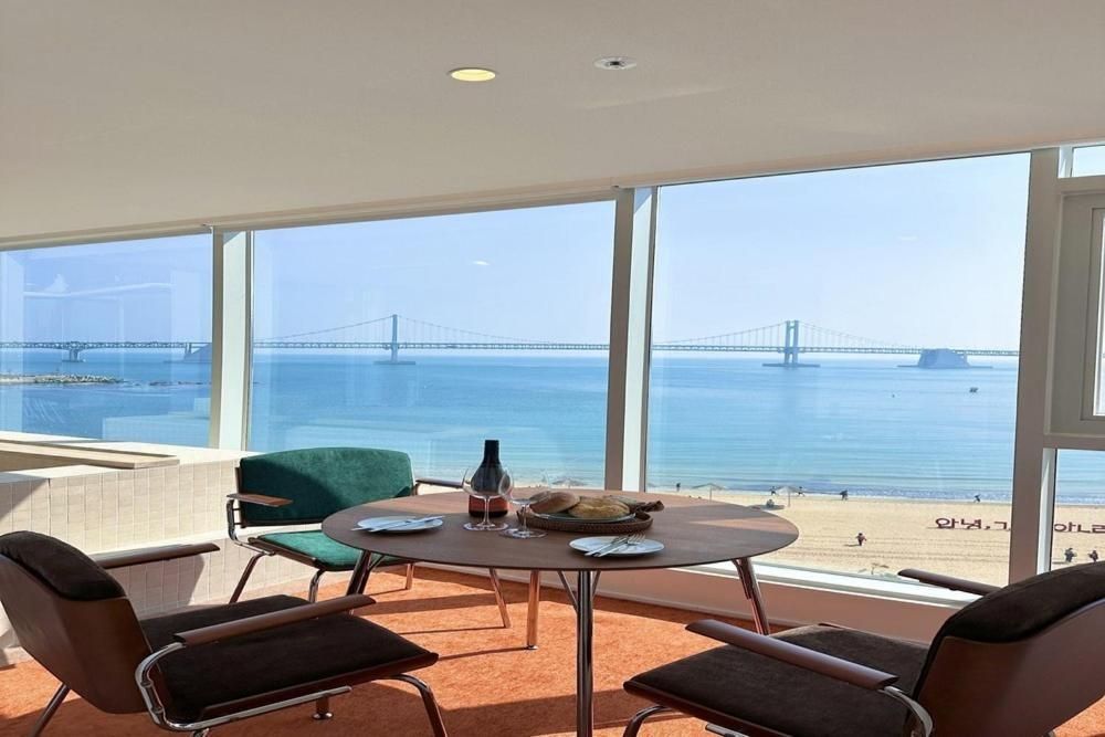 Double Room with Sea View 4