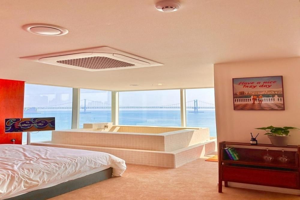 Double Room with Sea View 4