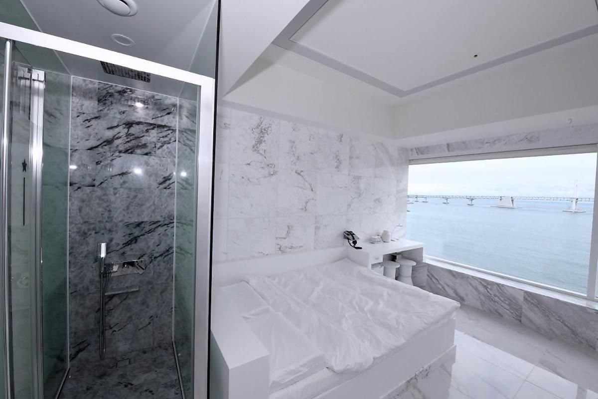 Premium Ocean Front Suite