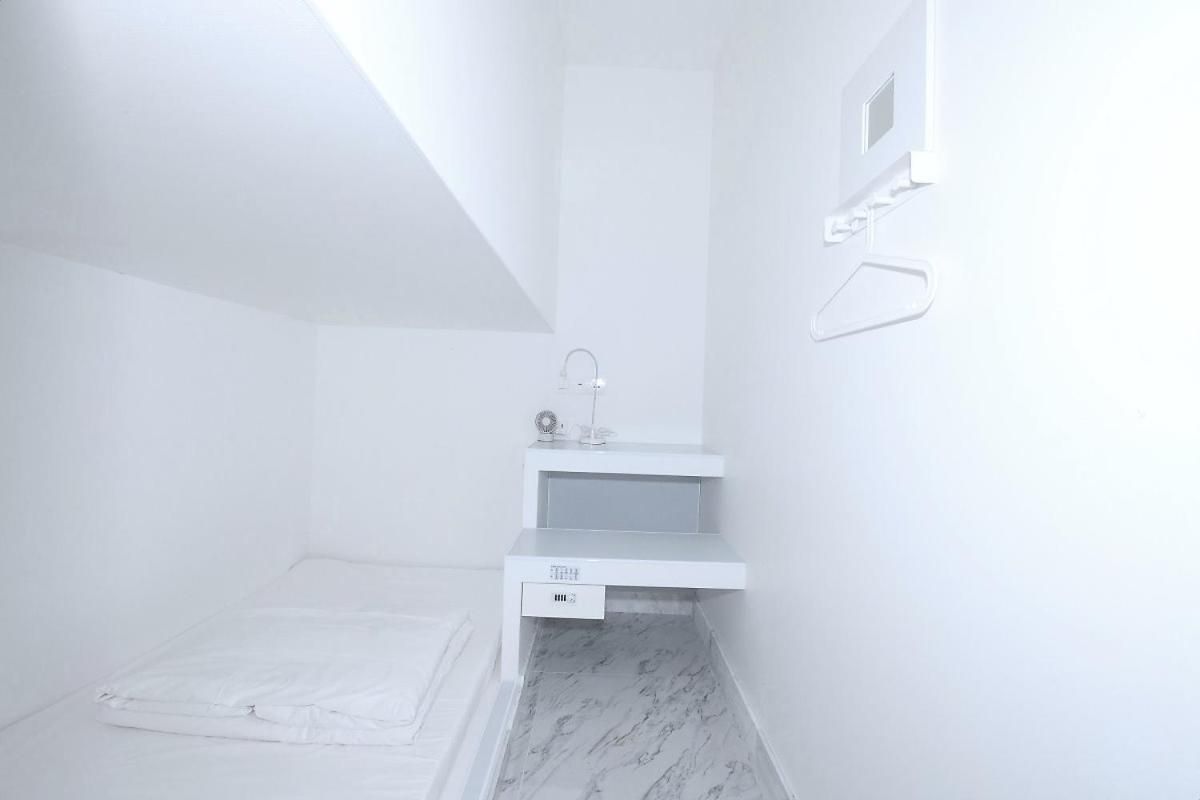 Deluxe Capsule C - Male Only