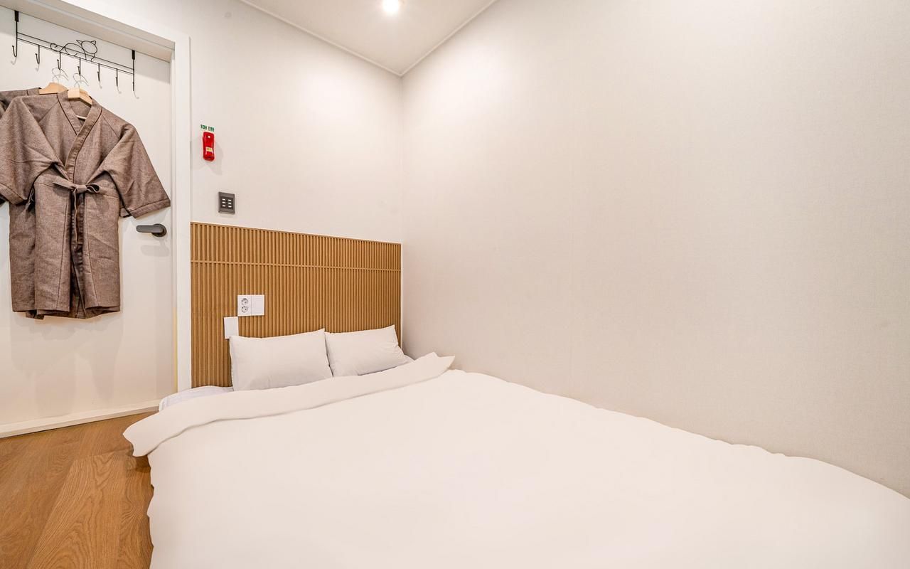 Korean Style Room - No Parking Allowed